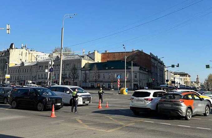 В Москве перекрыли дороги около здания Следственного комитета