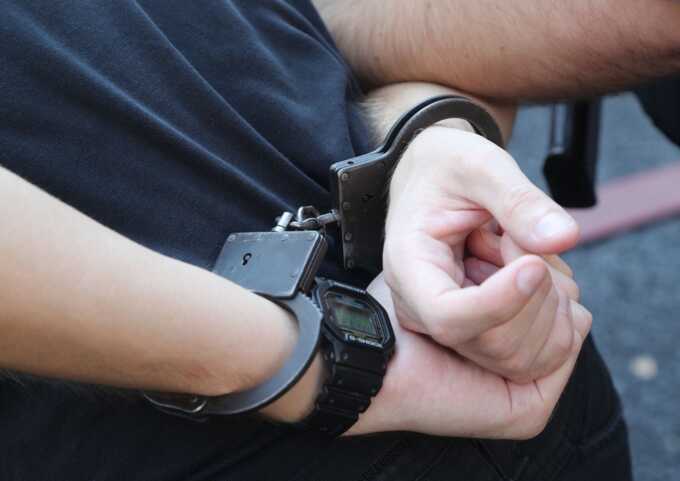 В Эквадоре разъяренная толпа ворвалась в полицейский участок и сожгла британца