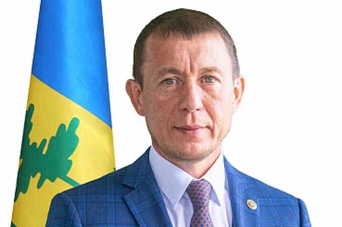 Чиновник ушел с должности из-за выдачи сертификата семье мигрантов