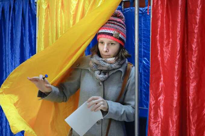 На выборах в Румынии лидирует ультраправый Джордже Симион, его ожидают во втором туре 18 мая