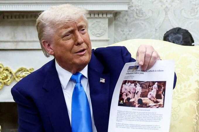 Трамп показал фото, которое, как он утверждал, изображало геноцид белых, президенту ЮАР, но на самом деле это фото было сделано в Демократической Республике Конго