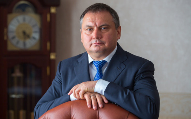Мантия неприкосновенности: как глава АС Москвы Новиков "строит" подчиненных Мантия неприкосновенности: как глава АС Москвы Новиков "строит" подчиненных